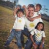 t-shirt assortis famille heureuse