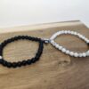 Bracelets Couple - Perles Noires et Blanches Magnétiques Coeur (2)