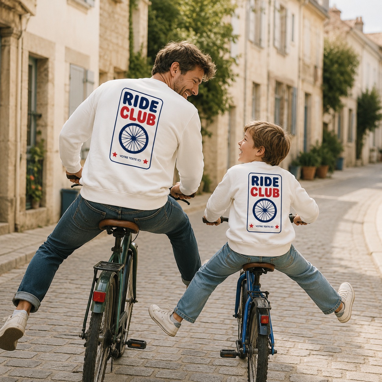 Famille à vélo portant Ride Club