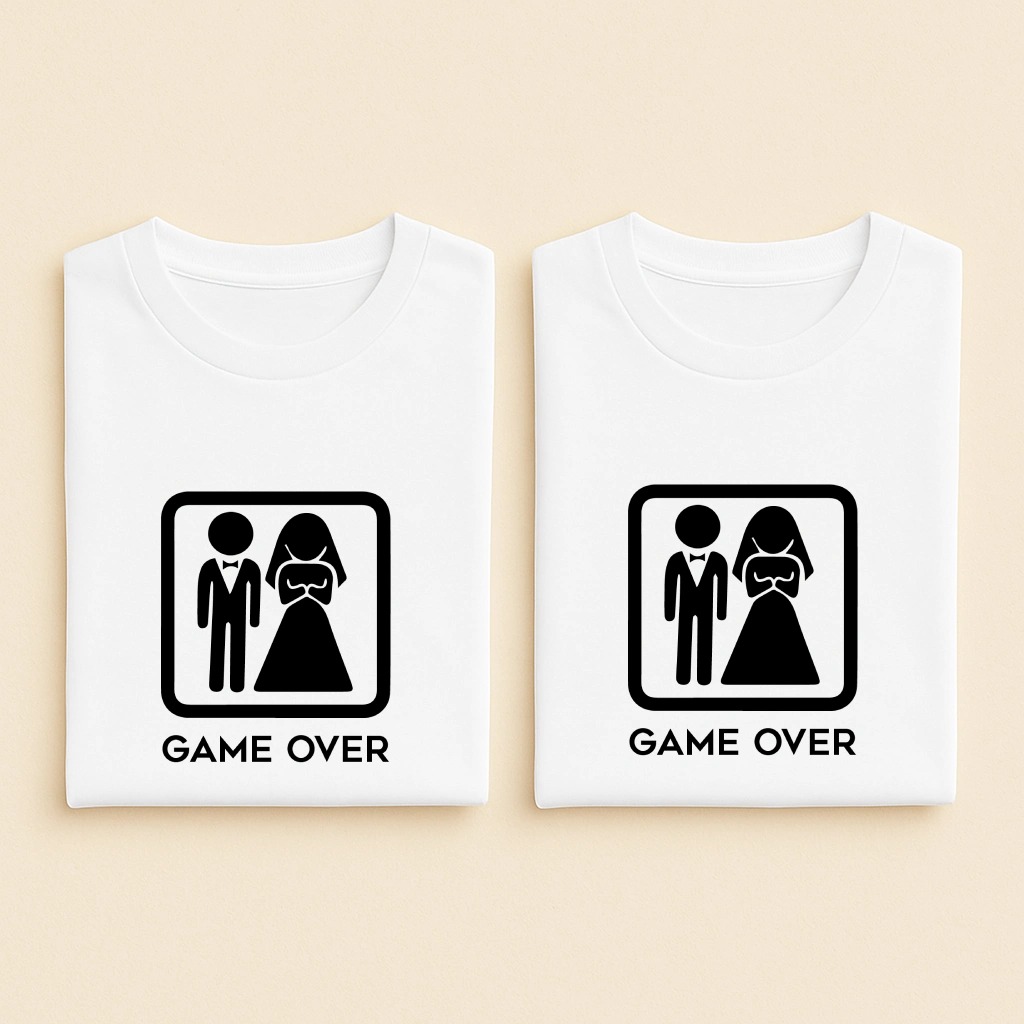T-shirt couple Game Over mariés, les deux en blanc